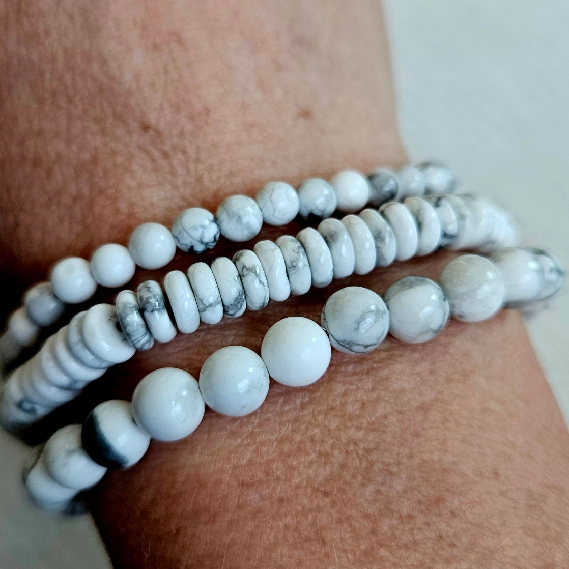 Howlite disk bracelet